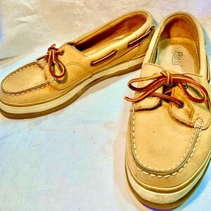 Bass 3425W Women Slip-on Boat Shoe Tan Leather No slip Sole Washable size 9M